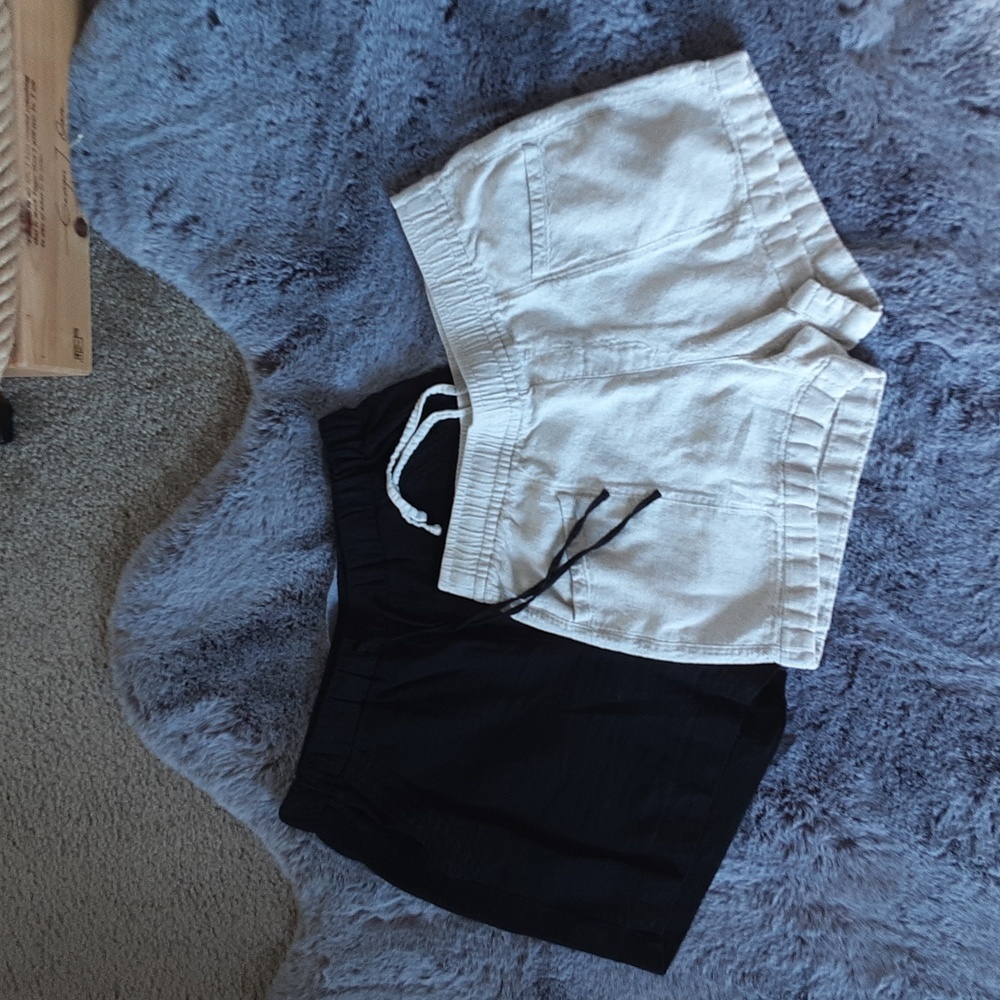 Pull on short blend Old Navy tan and Briggs black drawstring size M bundle